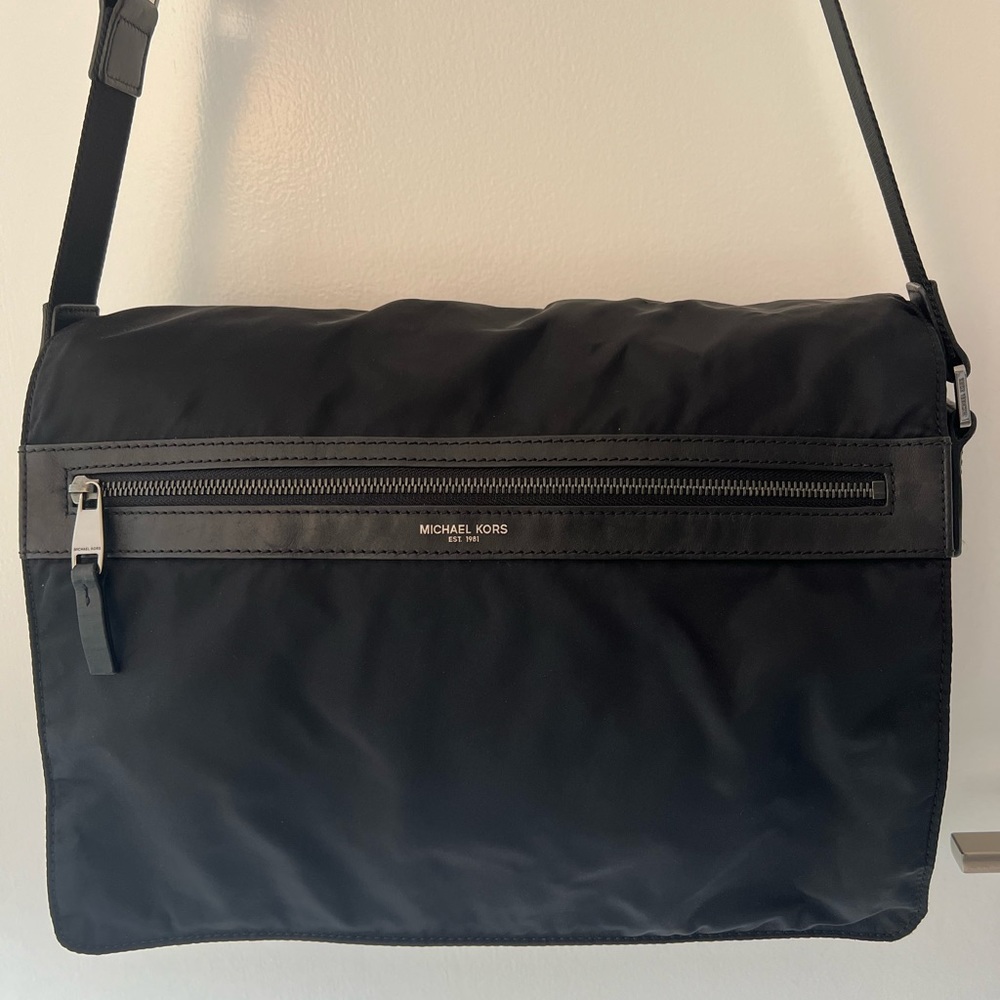 Men Michael Kors Satchel Large Nylon Kent Messenger Handbag (Black).